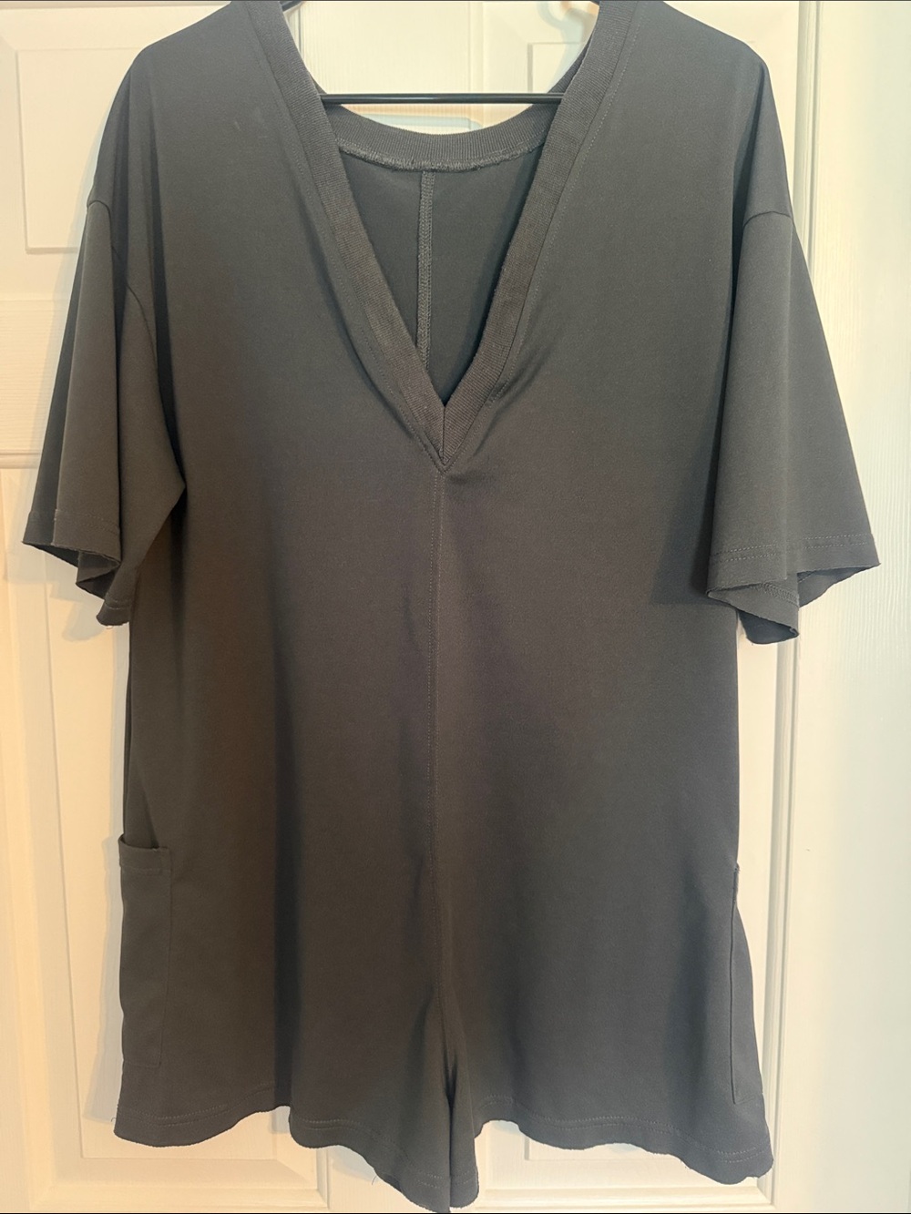 SHEIN Black V-Neck Short Sleeve Romper
